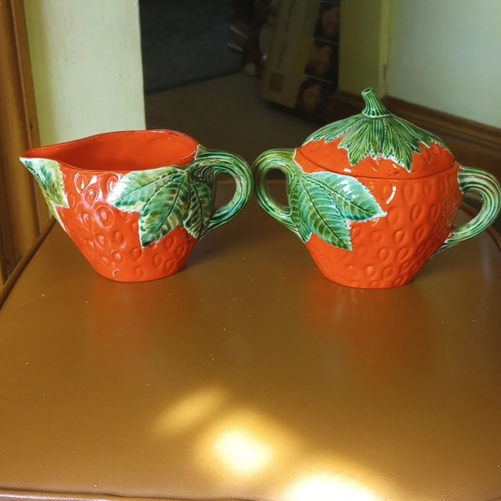 Vintage Painted Ceramic Red & Green Strawberry Sugar Bowl & Creamer Set - Picture 2 of 12
